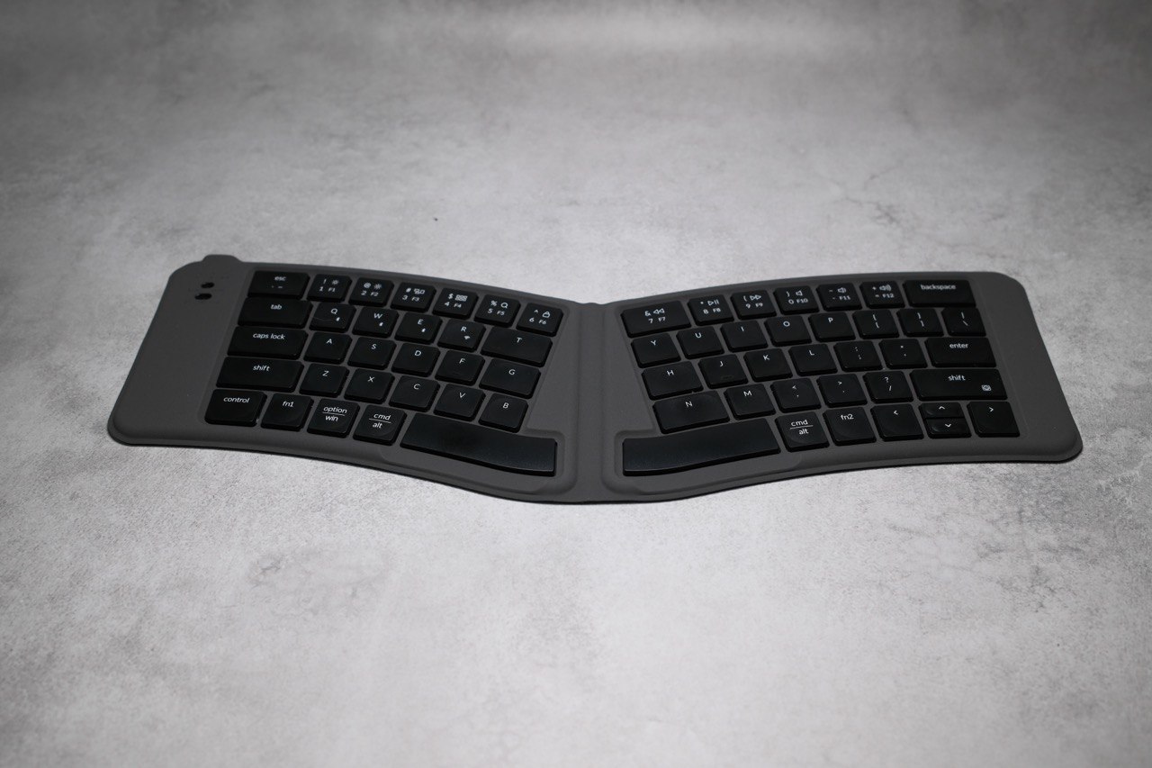Keychron B11 Pro — 65% Alice配列の折りたたみキーボード